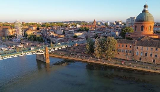 can tourists obtain weed in toulouse legally