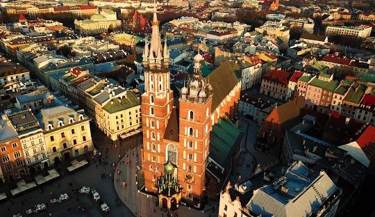 Explore the cannabis (weed) culture in Krakow and also how to obtain (buy) marijuana legally.