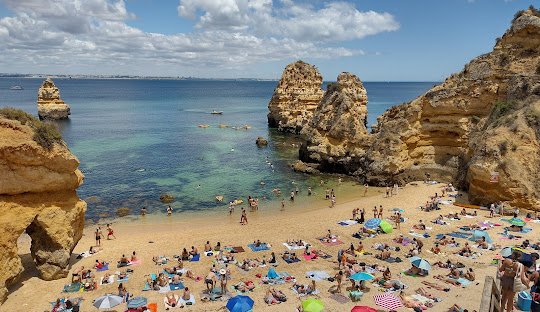Explore the cannabis (weed) culture in the Algarve region and also how to obtain (buy) marijuana legally
