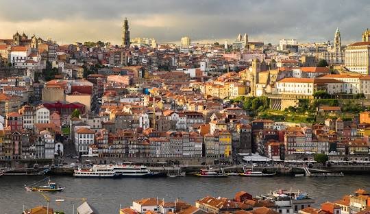 Explore the cannabis (weed) culture in Porto and also how to legally obtain (buy) marijuana in Porto.
